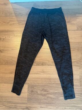 Alphalete Black Camouflage Jogger Pants - Size Small - Slim Fit